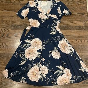 Navy floral dress 🌻